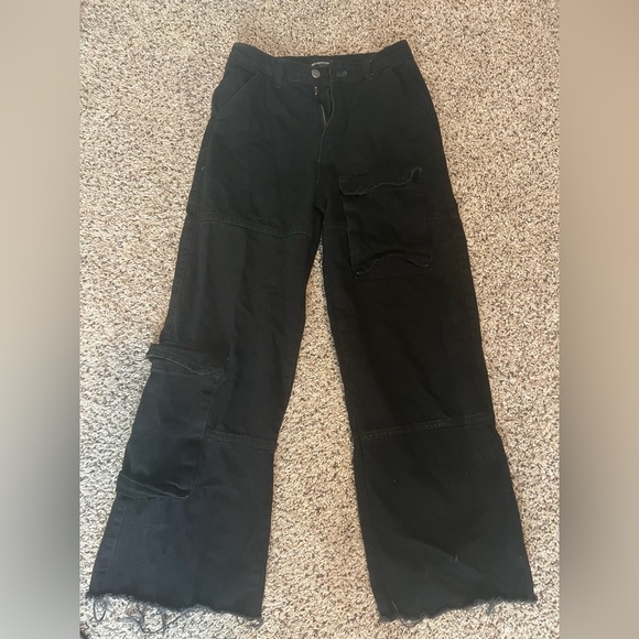 Prettylittlething black cargo pants. - Picture 1 of 3